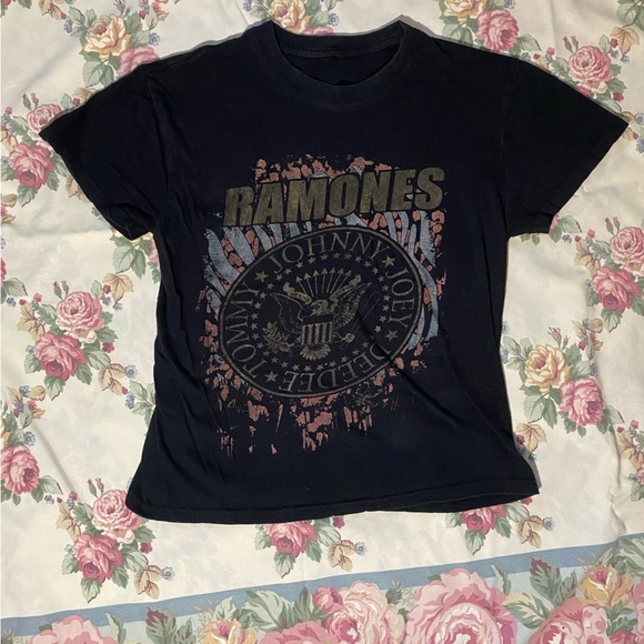 T-shirt Bundle, multiple brands size small - Picture 2 of 4